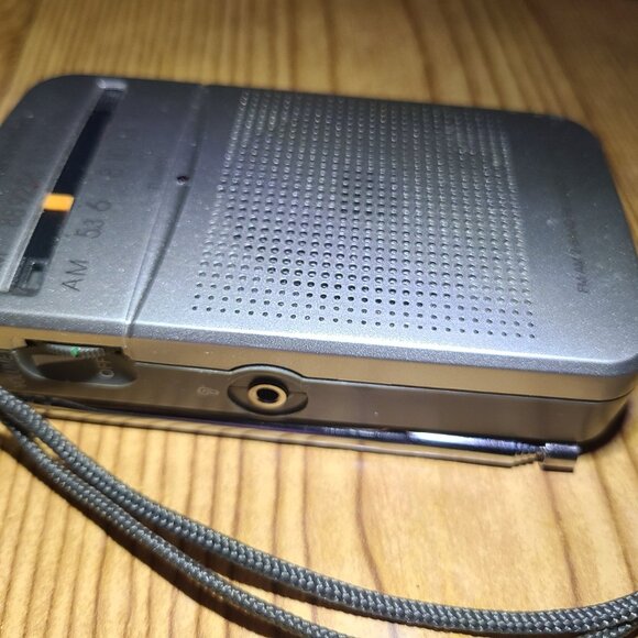 Panasonic FM-AM 2-Band Receiver portable radio (AS IS) - Picture 3 of 5